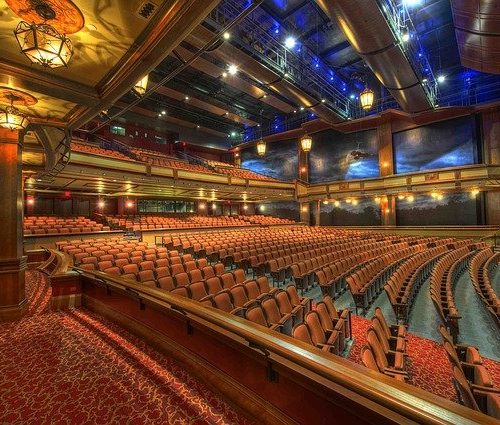 Najlepszy czas na pójście do teatru