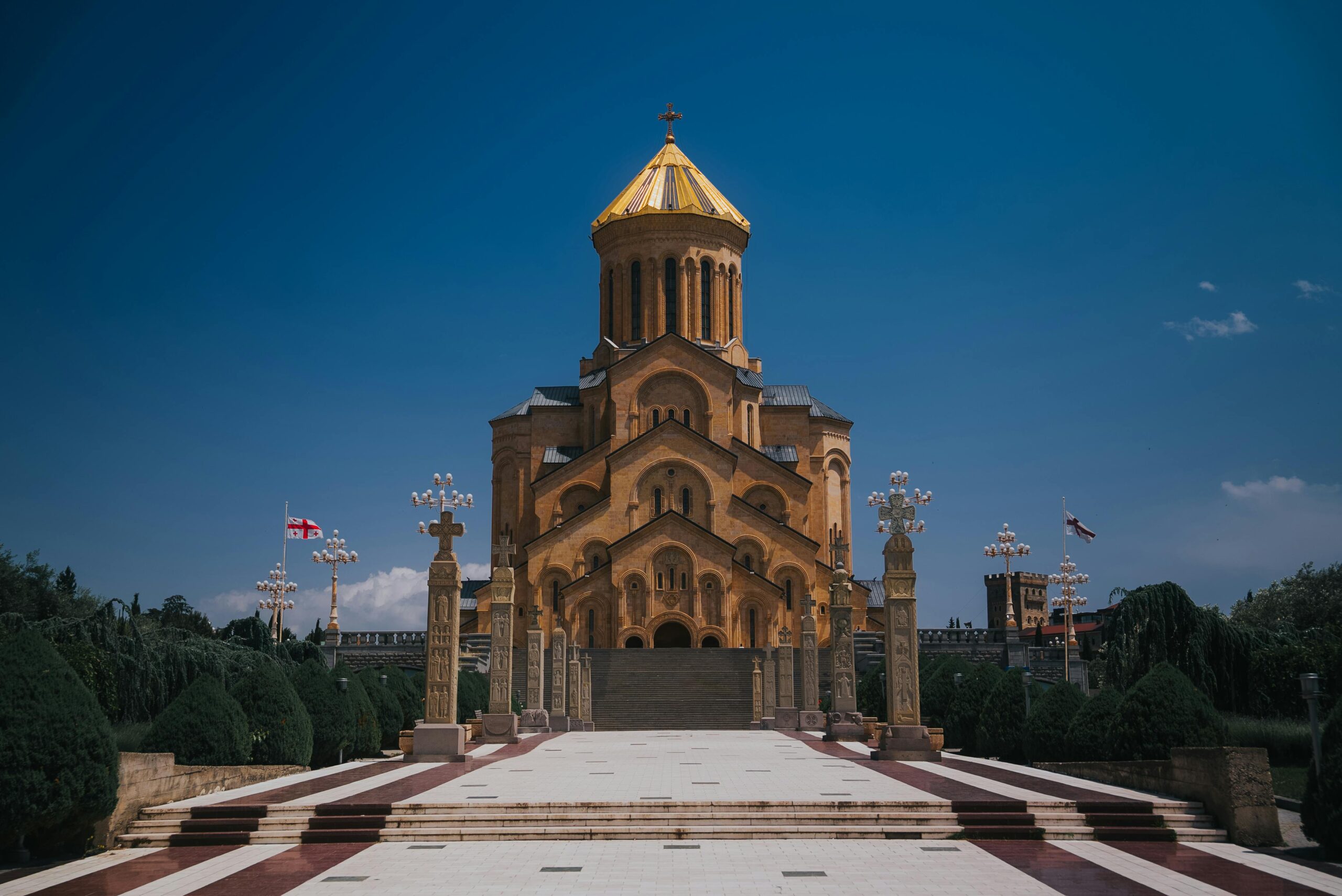 Gruzja na własną rękę: Przygoda w Tbilisi, Kazbegi i klasztorach w górach